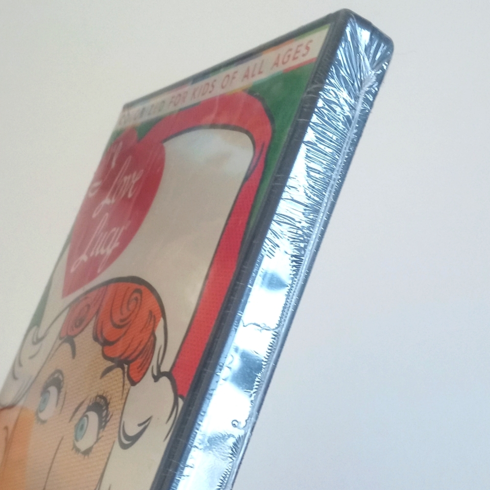 I Love Lucy DVD Bundle with New Popcorn Containers - Picture 4 of 7